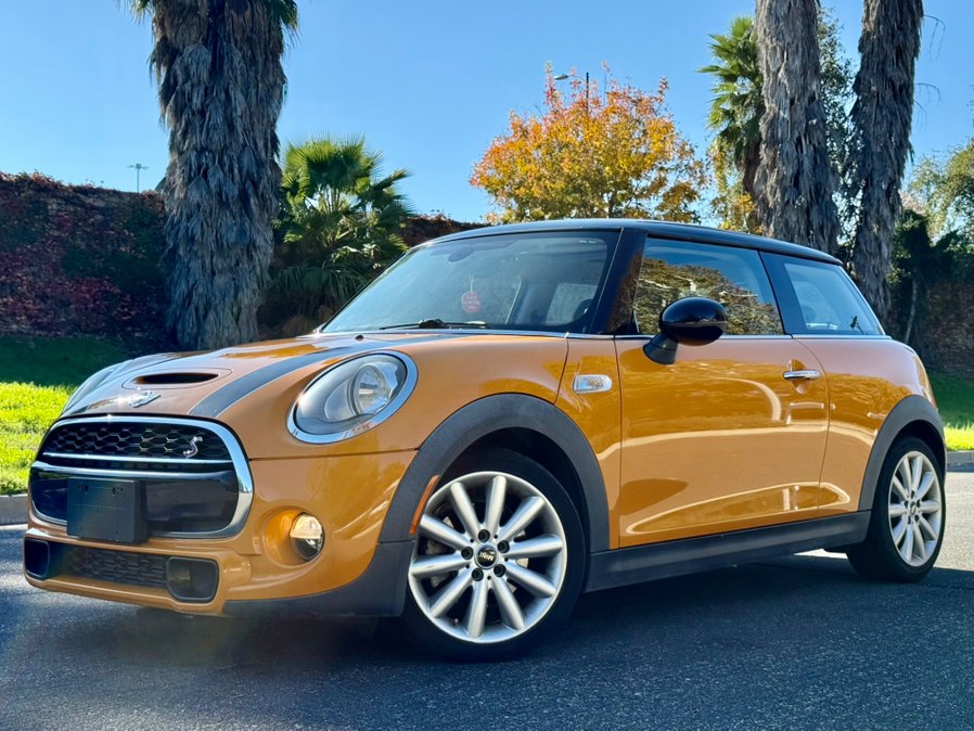 Used 2015 MINI Cooper Hardtop in Tarzana, California | Ivanna Auto. Tarzana, California