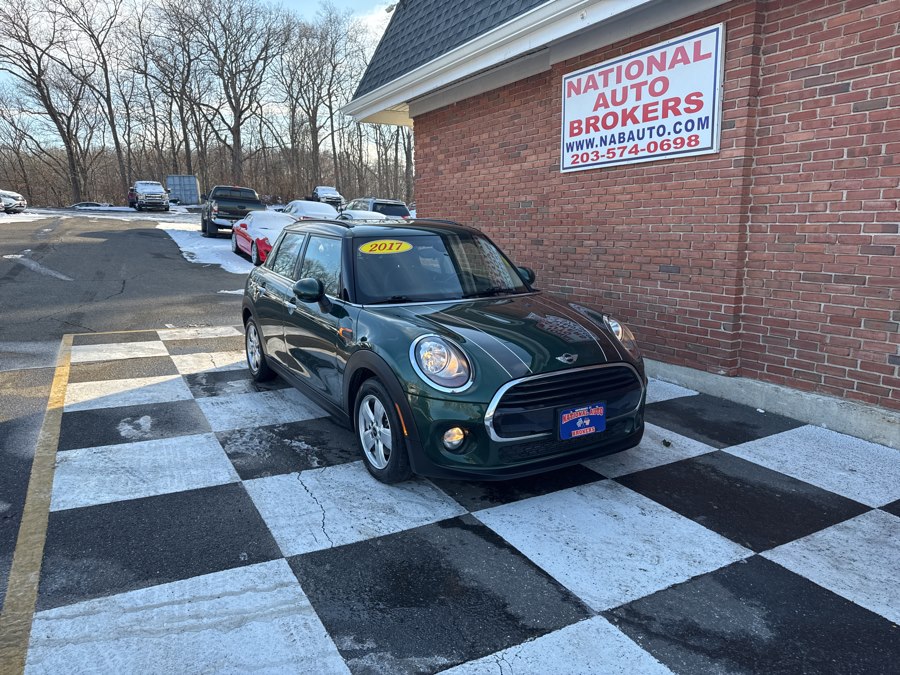 Used 2017 MINI Hardtop 4 Door in Waterbury, Connecticut | National Auto Brokers, Inc.. Waterbury, Connecticut