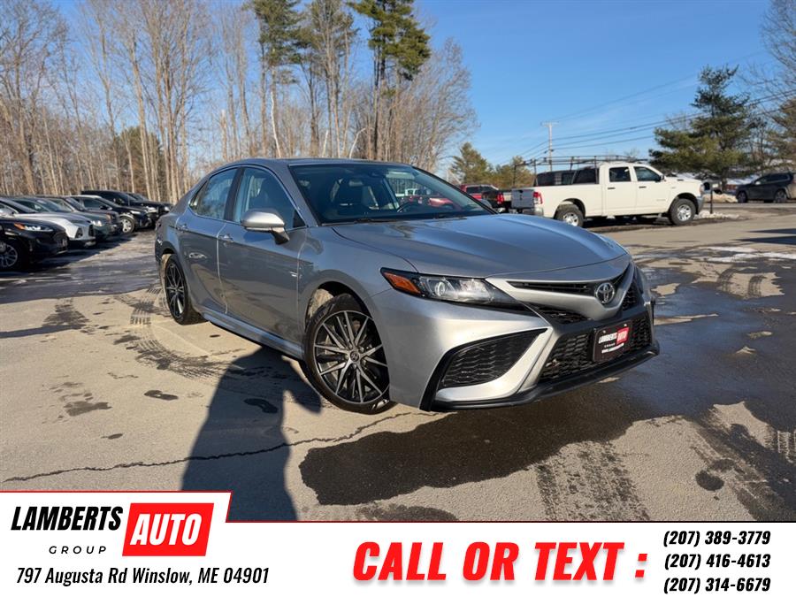 2021 Toyota Camry SE's photo