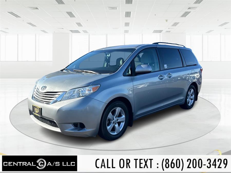 2016 Toyota Sienna LE's photo