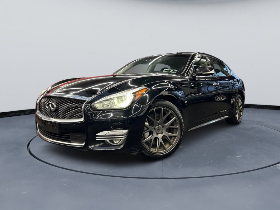 2015 INFINITI Q70L 5.6's photo