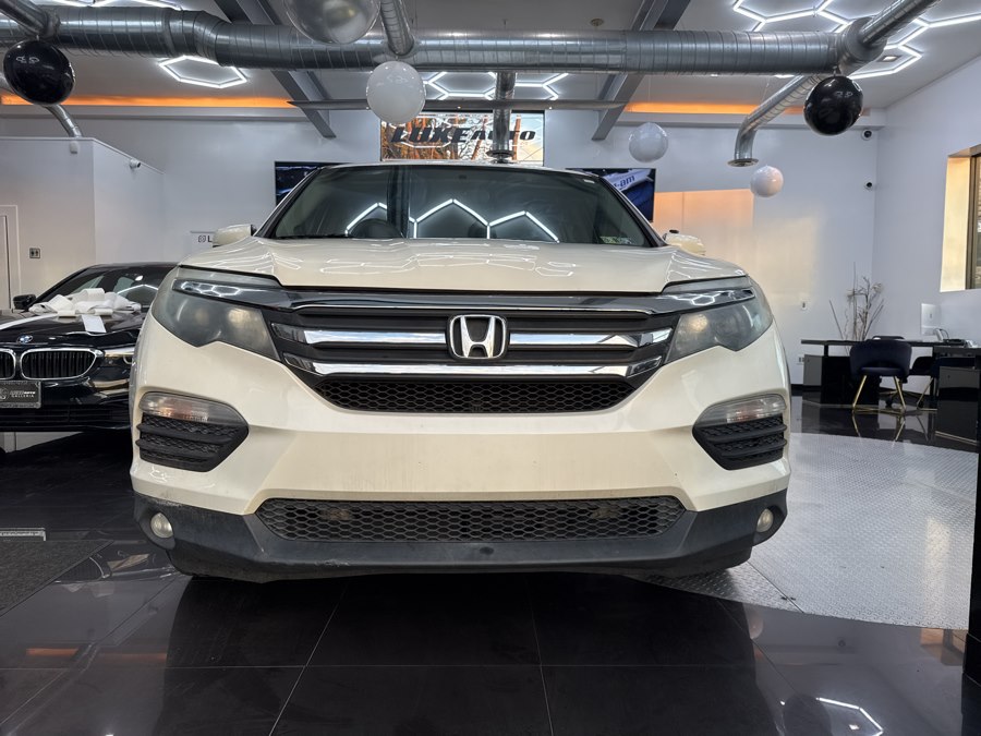 Used 2018 Honda Pilot in Jersey City, New Jersey | Luxe Auto Galleria. Jersey City, New Jersey