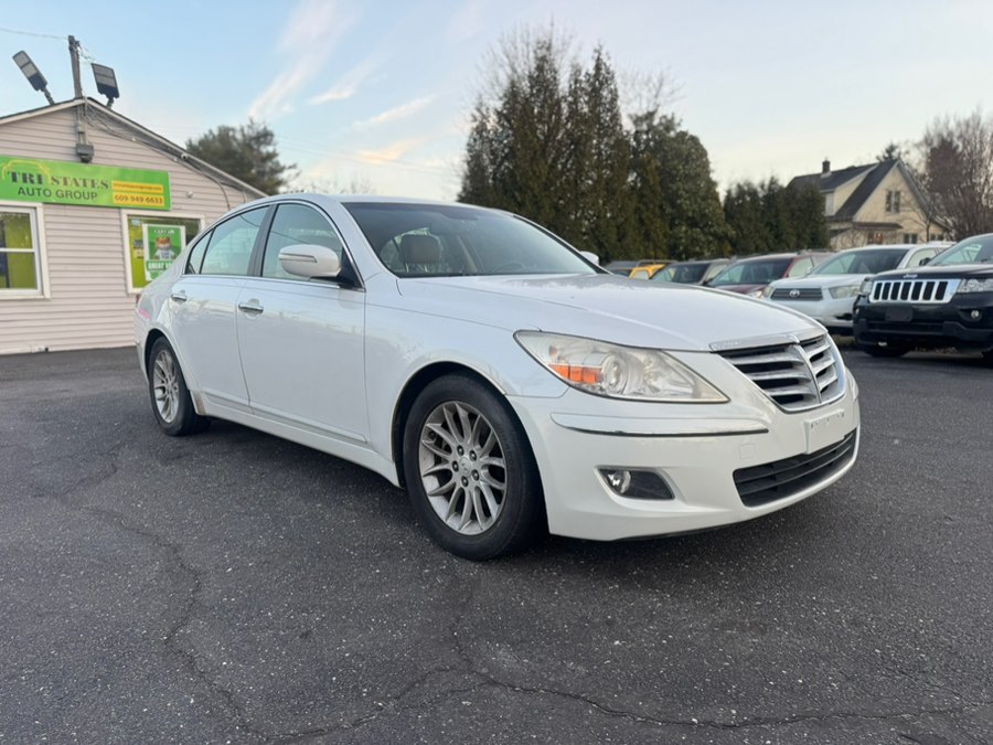 2011 Hyundai Genesis 3.8's photo