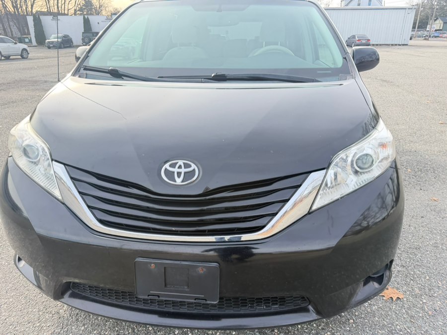 Used 2014 Toyota Sienna in Springfield, Massachusetts | Auto Globe LLC. Springfield, Massachusetts