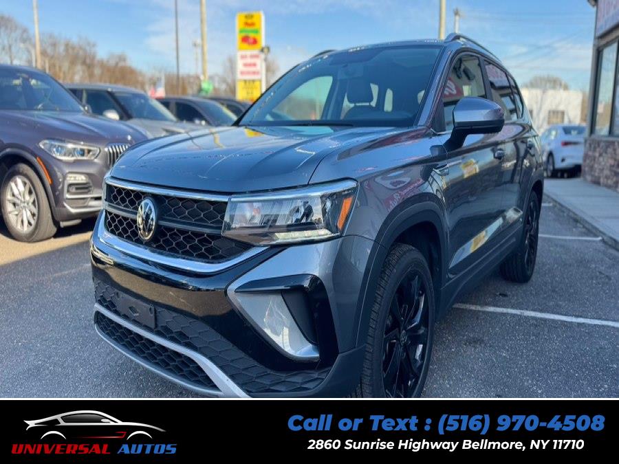 2022 Volkswagen Taos SE's photo