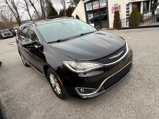Used 2017 Chrysler Pacifica in Huntington Station, New York | Huntington Auto Mall. Huntington Station, New York