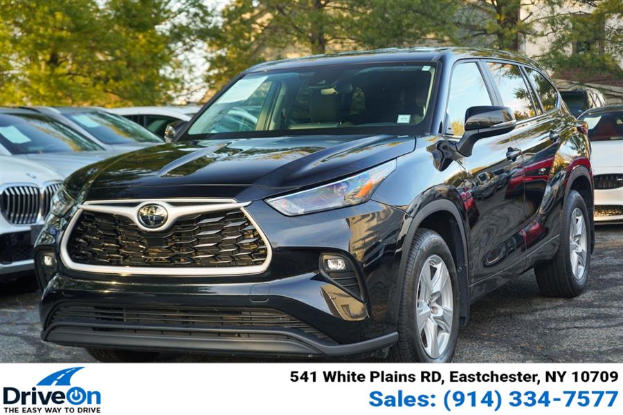 Used 2024 Toyota Highlander in Woodside, New York | Drive Central. Woodside, New York
