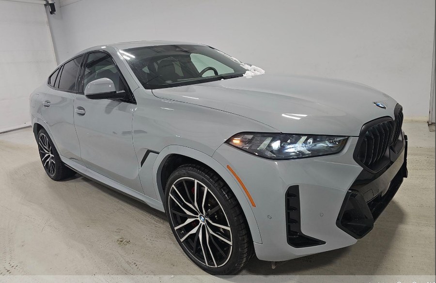 2025 BMW X6 40i's photo