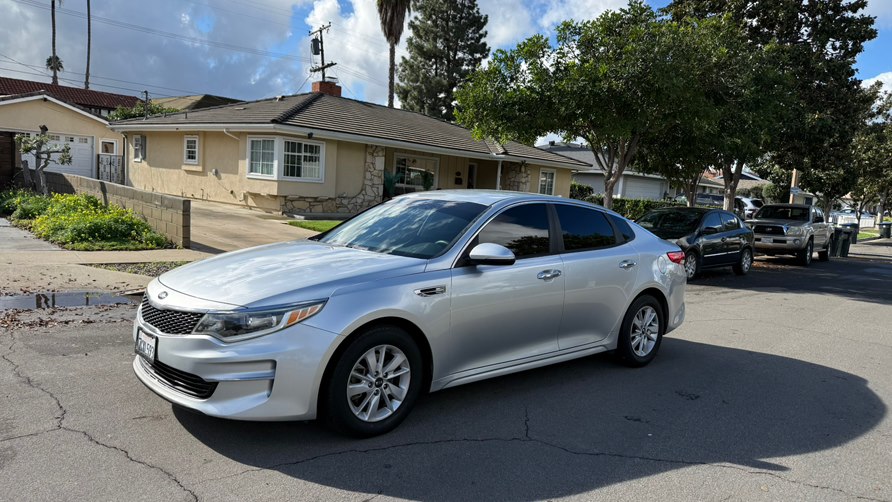 2017 Kia Optima LX's photo