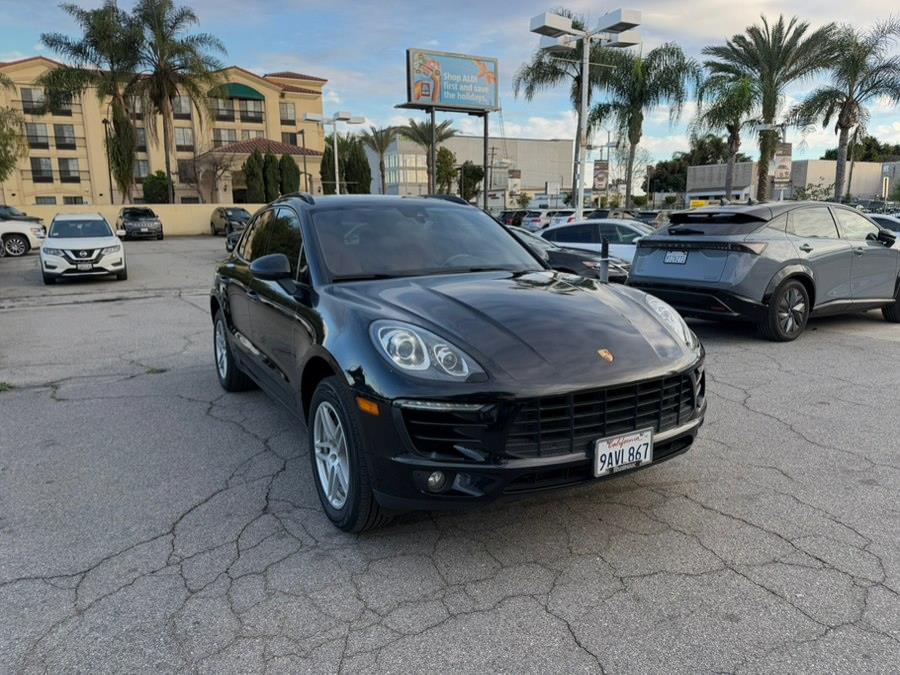 Used 2018 Porsche Macan in Hawaiian Gardens, California | Luxe Motors. Hawaiian Gardens, California