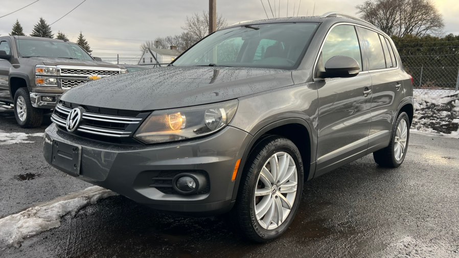 2012 Volkswagen Tiguan 4WD 4dr Auto SE w/Sunroof & Nav, available for sale in East Windsor, Connecticut | A1 Auto Sale LLC. East Windsor, Connecticut