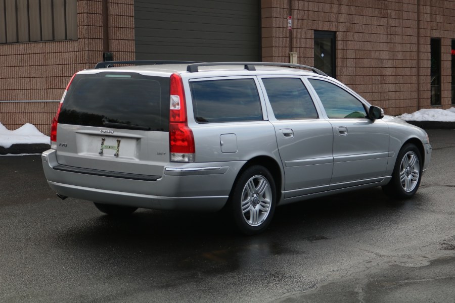 2007 Volvo V70 4dr Wgn 2.5L Turbo AT FWD w/Snrf, available for sale in Bristol, Connecticut | Dealmax Motors LLC. Bristol, Connecticut