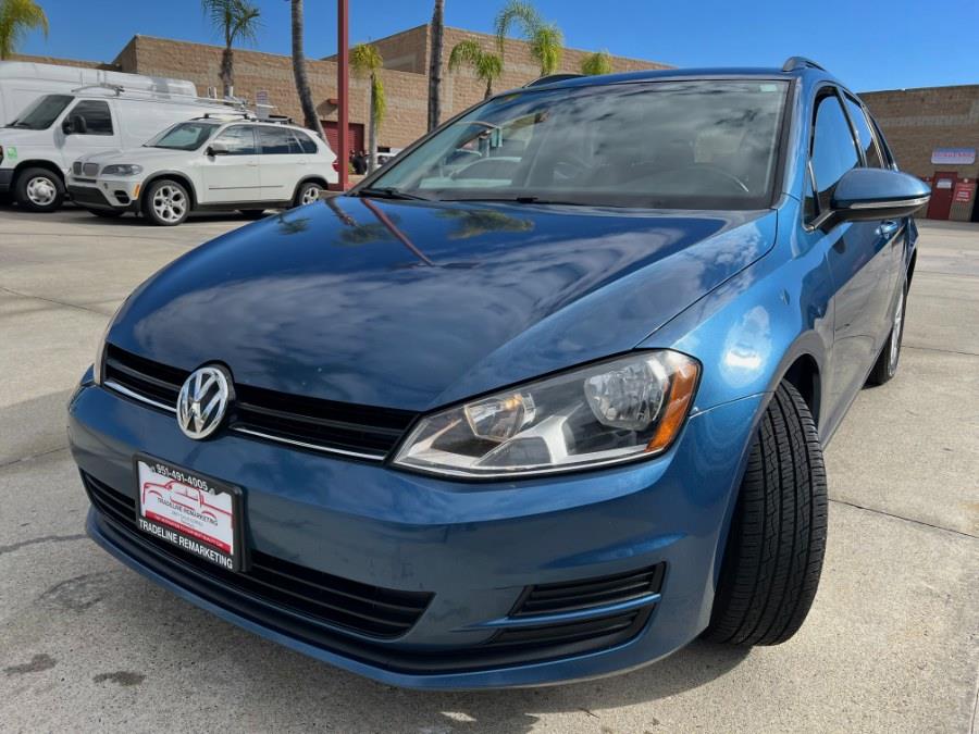 2017 Volkswagen Golf SportWagen S's photo