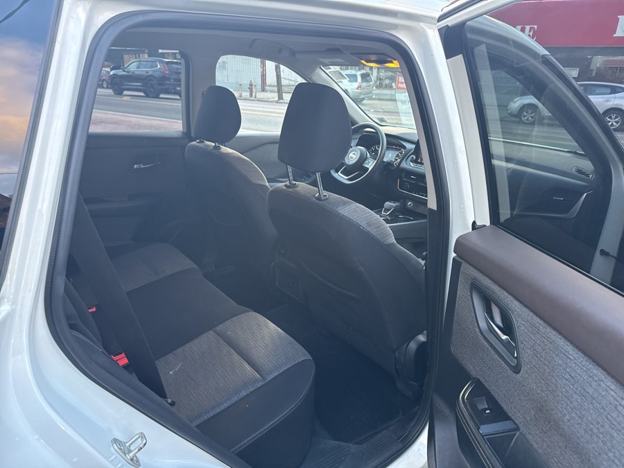 2021 Nissan Rogue SV - Photo 10