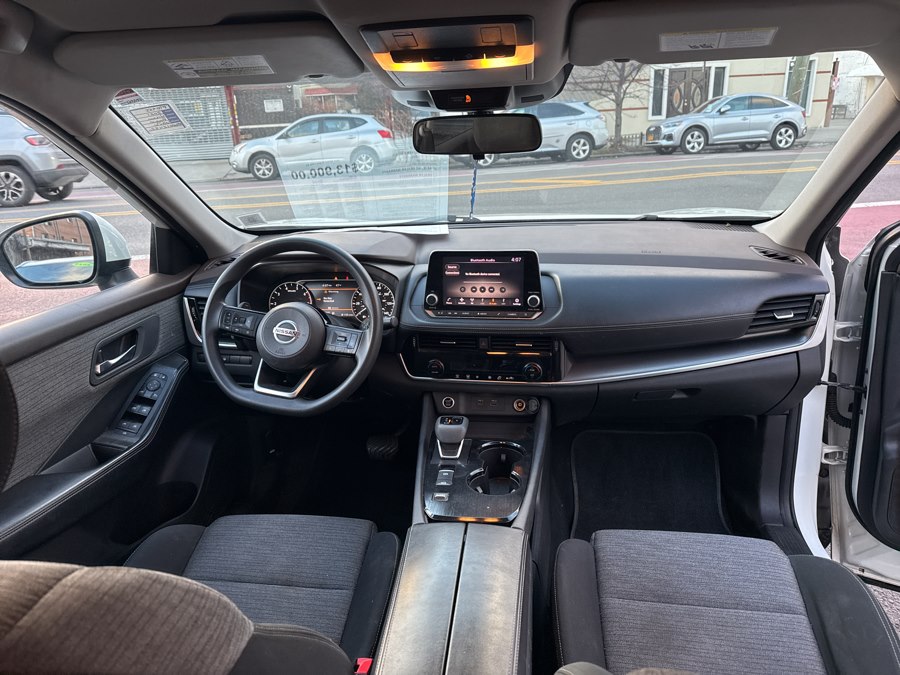 2021 Nissan Rogue SV - Photo 11