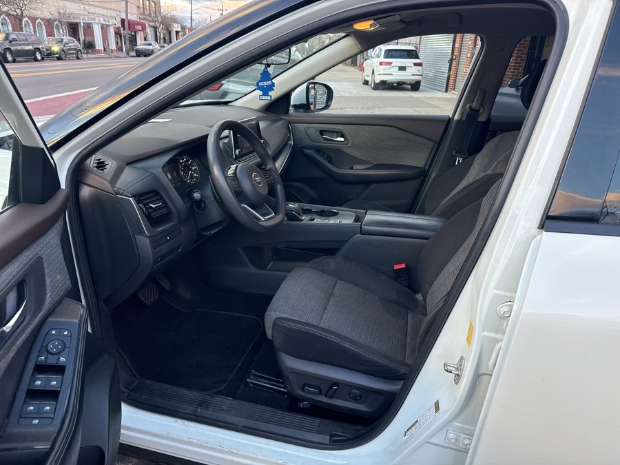 2021 Nissan Rogue SV - Photo 14