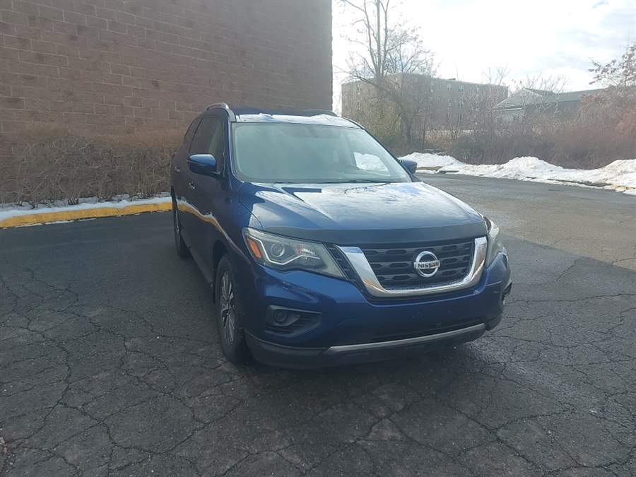 Used 2017 Nissan Pathfinder in West Hartford, Connecticut | Chadrad Motors llc. West Hartford, Connecticut