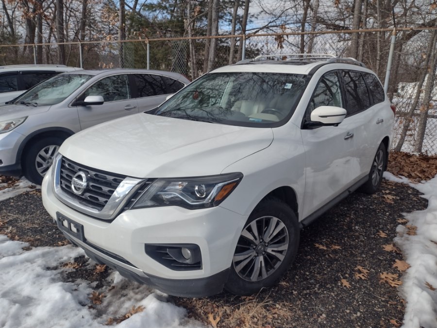 2017 Nissan Pathfinder SL's photo