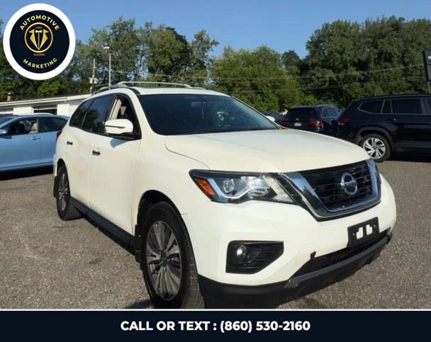2017 Nissan Pathfinder SL's photo