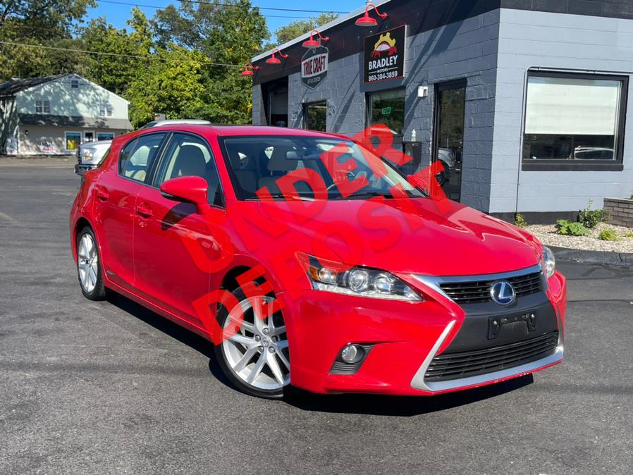 2015 Lexus CT Base's photo