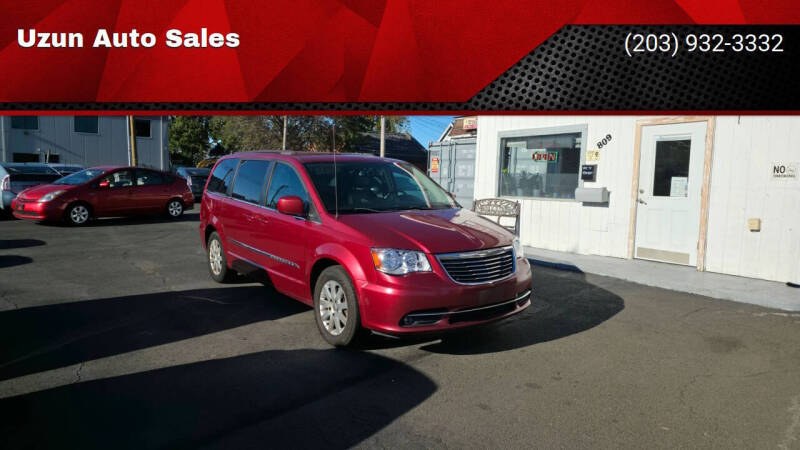 2012 Chrysler Town & Country Touring's photo