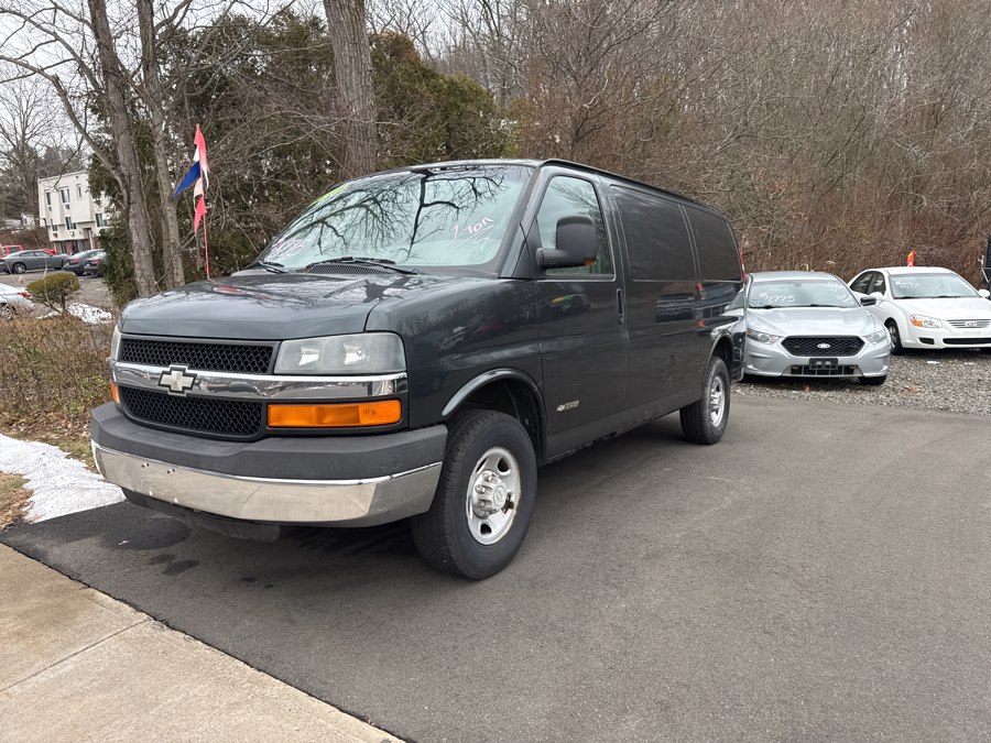 2003 Chevrolet Express Base's photo