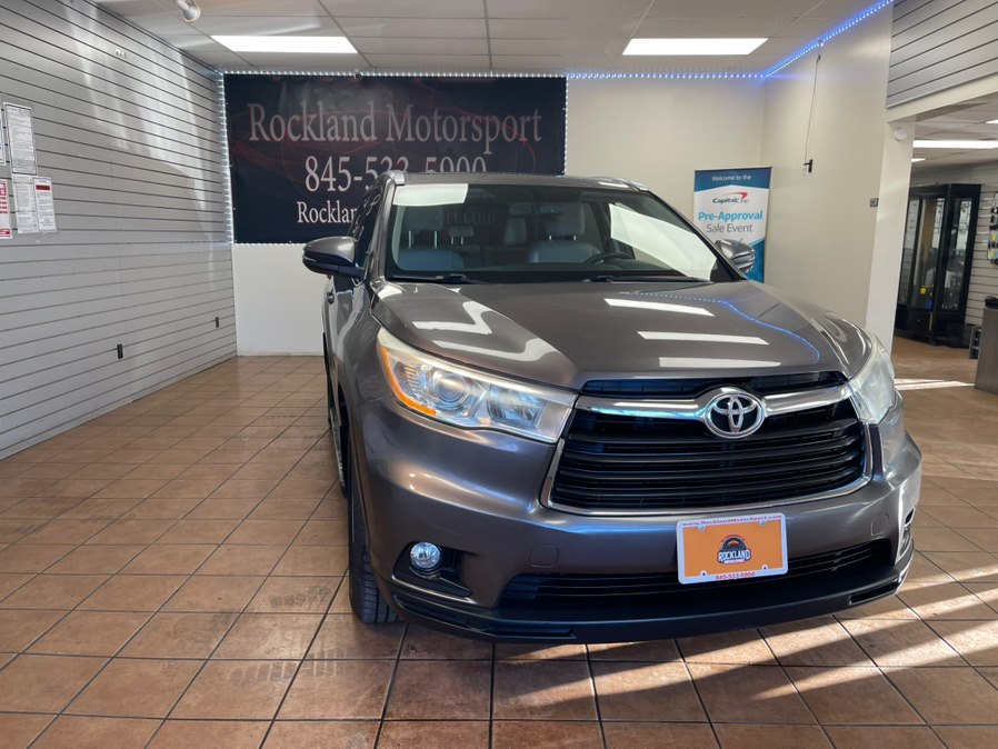 Used 2014 Toyota Highlander in Suffern, New York | Rockland Motor Sport. Suffern, New York