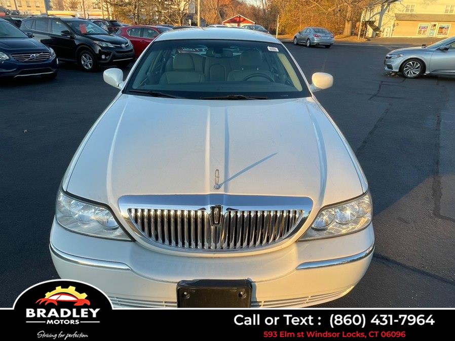 Used 2006 Lincoln Town Car in Windsor Locks, Connecticut | Bradley Motors Inc. Windsor Locks, Connecticut