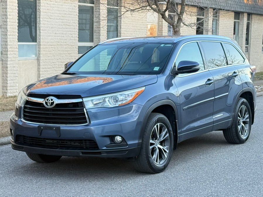 Used 2016 Toyota Highlander in Lindenhurst, New York | Cargenic Automotive. Lindenhurst, New York
