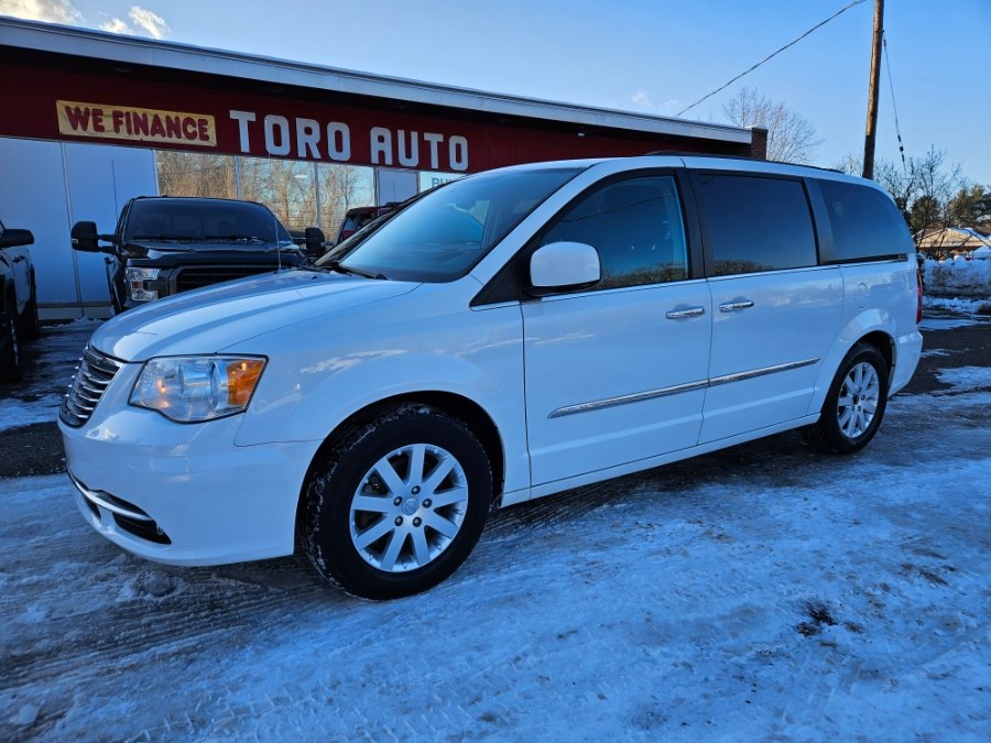 Used 2016 Chrysler Town & Country in East Windsor, Connecticut | Toro Auto. East Windsor, Connecticut