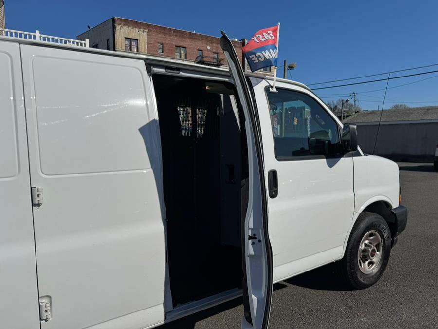 2023 GMC Savana Cargo Work Van - Photo 11