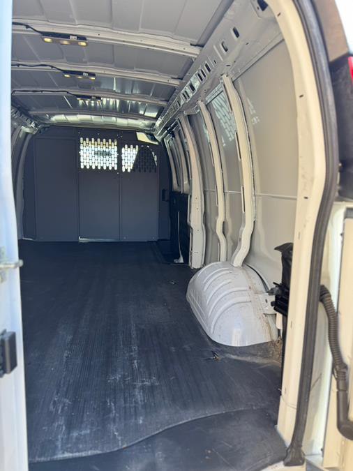 2023 GMC Savana Cargo Work Van - Photo 7