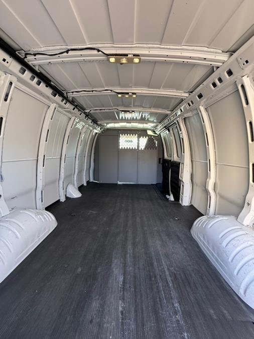 2023 GMC Savana Cargo Work Van - Photo 9