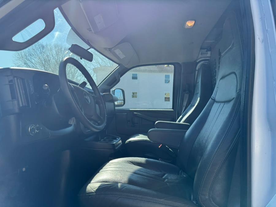 2023 GMC Savana Cargo Work Van - Photo 16