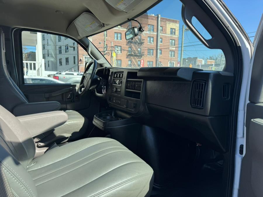 2023 GMC Savana Cargo Work Van - Photo 14