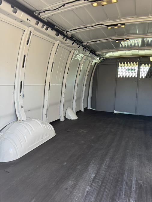 2023 GMC Savana Cargo Work Van - Photo 8