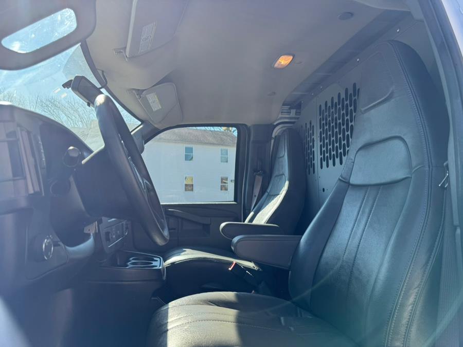 2023 GMC Savana Cargo Work Van - Photo 17