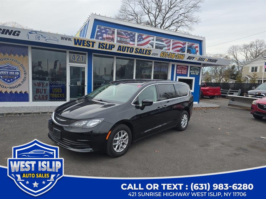 Used 2017 Chrysler Pacifica in West Islip, New York | West Islip Auto Sales. West Islip, New York