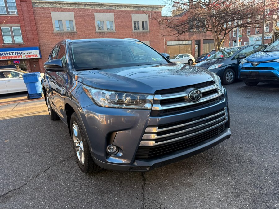 Used 2019 Toyota Highlander in Shelton, Connecticut | Center Motorsports LLC. Shelton, Connecticut