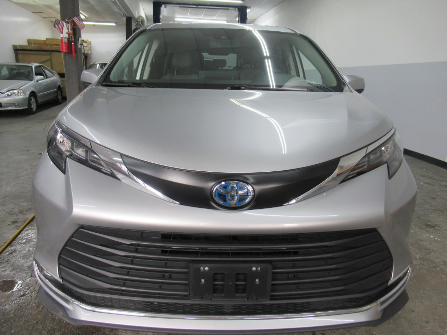 Used Toyota Sienna XLE FWD 8-Passenger (Natl) 2024 | Pepmore Auto Sales Inc.. Woodside, New York