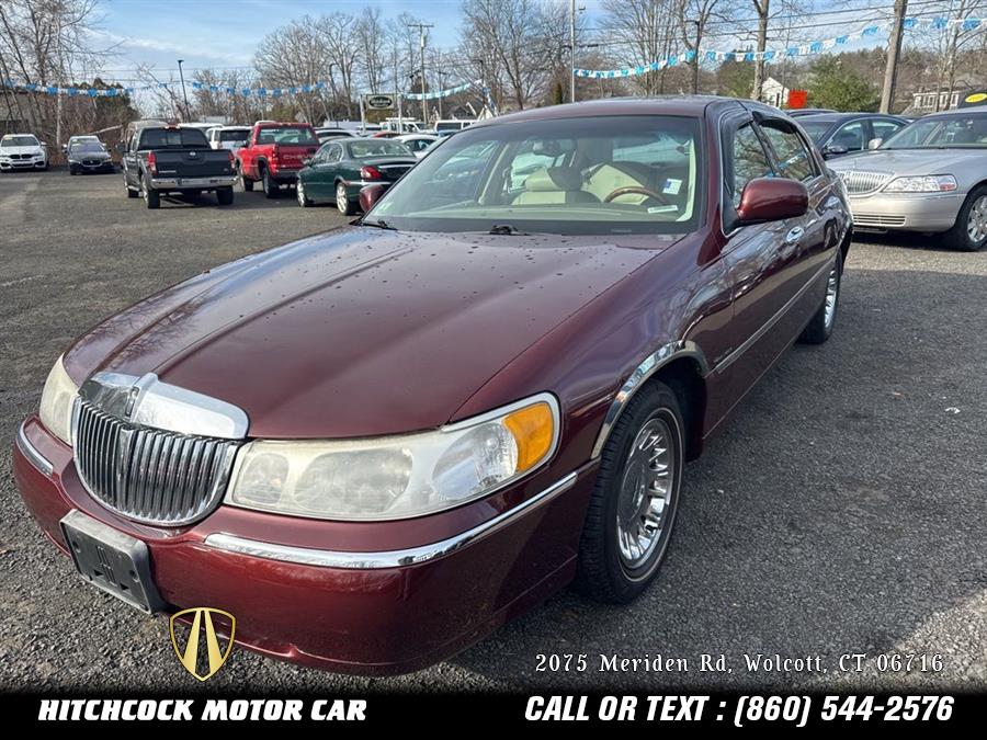 Used 2000 Lincoln Town Car in Wolcott, Connecticut | Hitchcock Motor Car. Wolcott, Connecticut