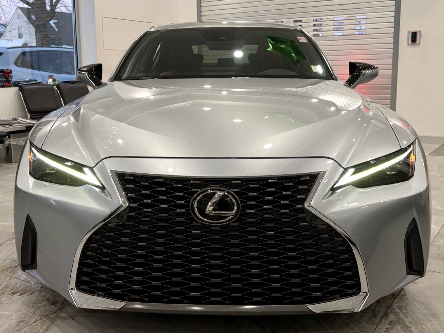 2022 Lexus IS