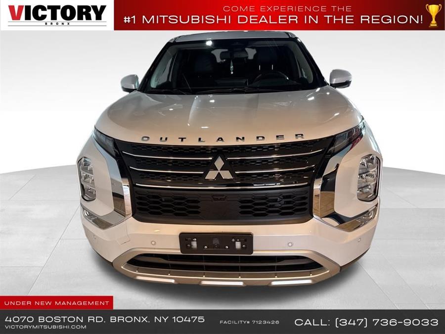 2024 Mitsubishi Outlander SE 2WD's photo