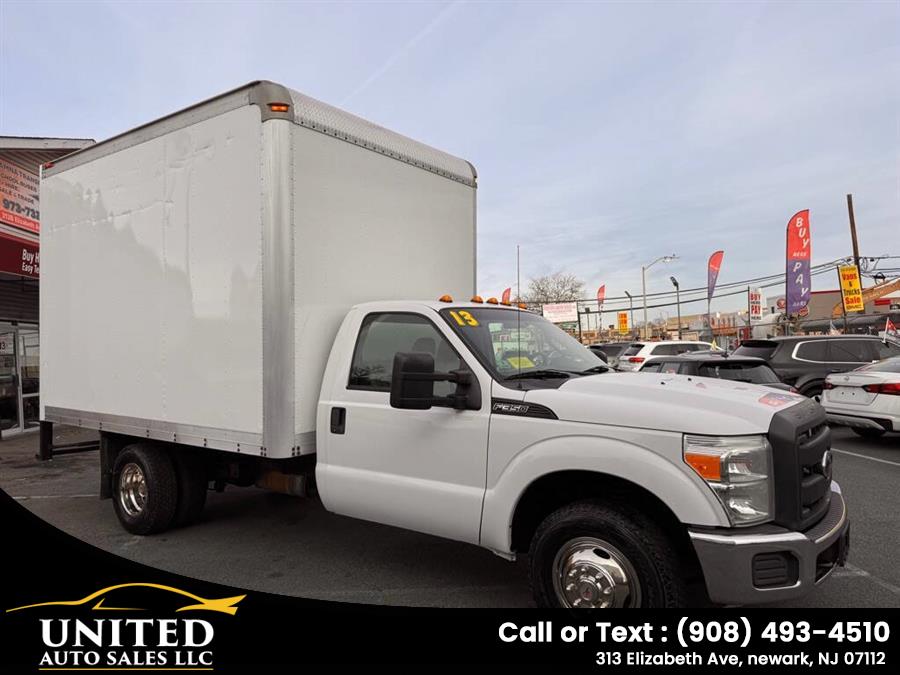 2013 Ford F-350 Super Duty Chassis Cab XL