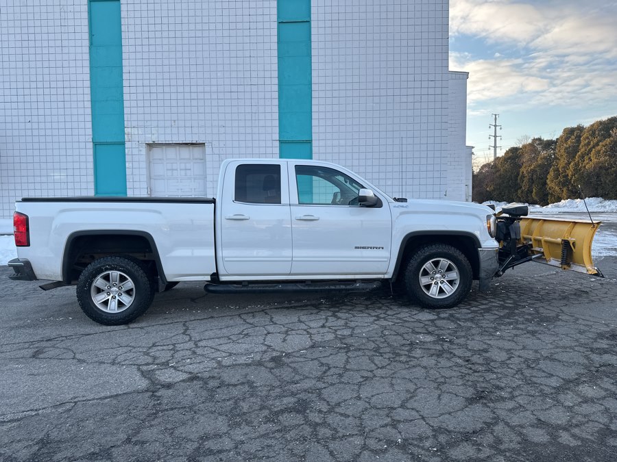 Used 2017 GMC Sierra 1500 in Milford, Connecticut | Dealertown Auto Wholesalers. Milford, Connecticut