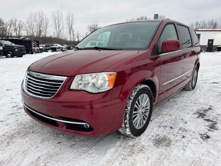 Used 2014 Chrysler Town & Country in Ortonville, Michigan | Marsh Auto Sales LLC. Ortonville, Michigan