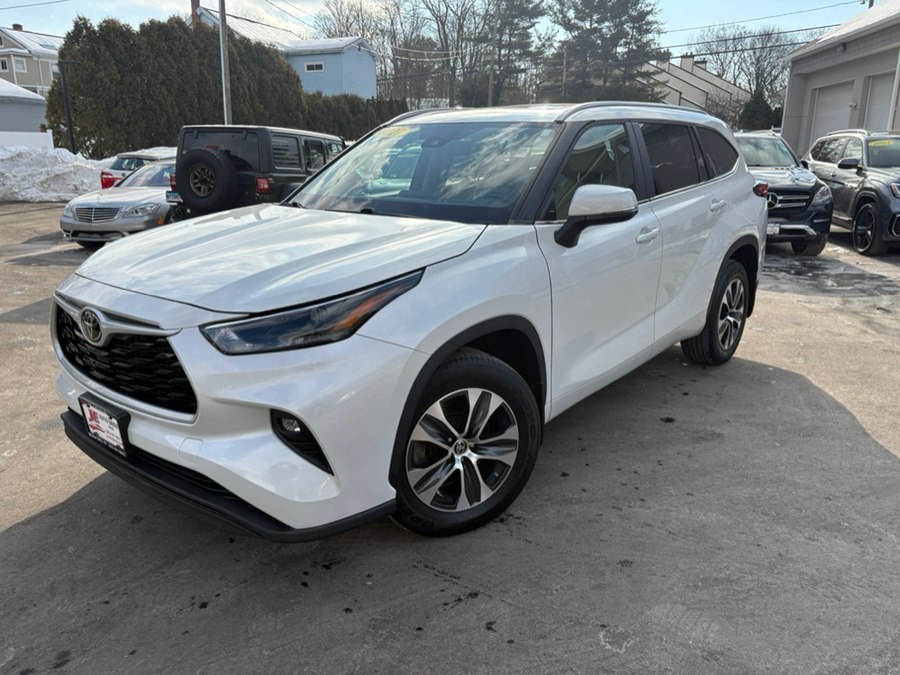 2023 Toyota Highlander XLE AWD (Natl), available for sale in Branford, Connecticut | J&E Auto Sales LLC. Branford, Connecticut