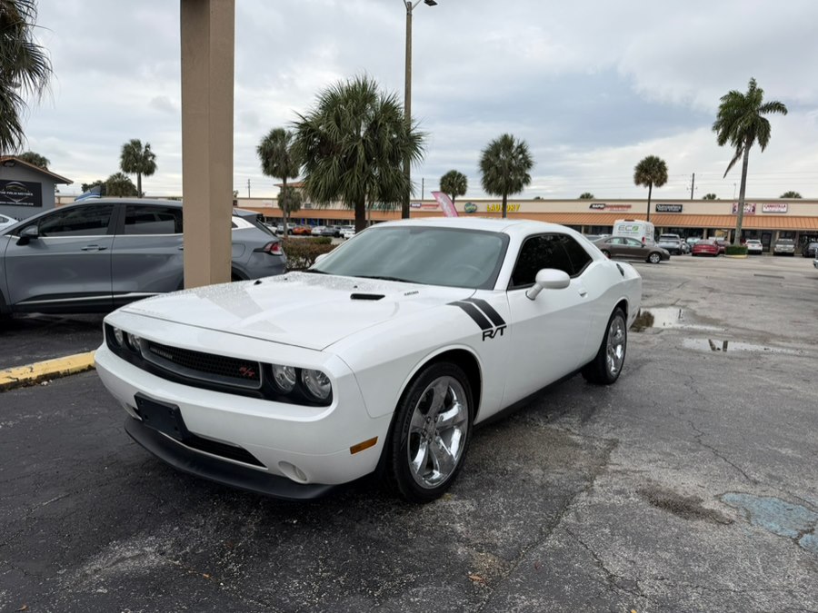 Used 2014 Dodge Challenger in Hialeah, Florida | The Palm Motors LLC. Hialeah, Florida