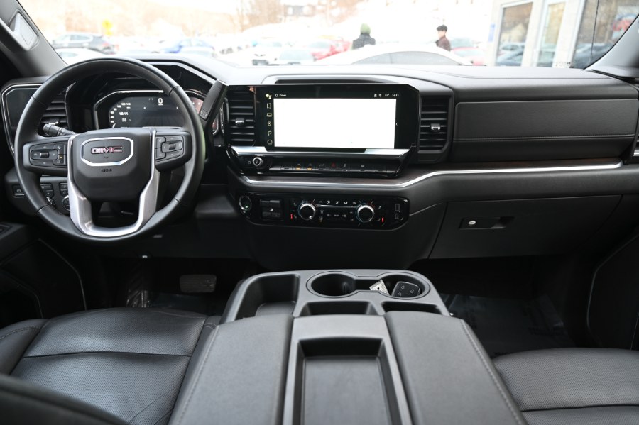 2025 GMC Sierra 4WD Crew Cab Short Box SLT's photo