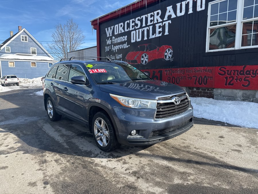 Used 2015 Toyota Highlander in Worcester, Massachusetts | Worcester Auto Outlet LLC. Worcester, Massachusetts